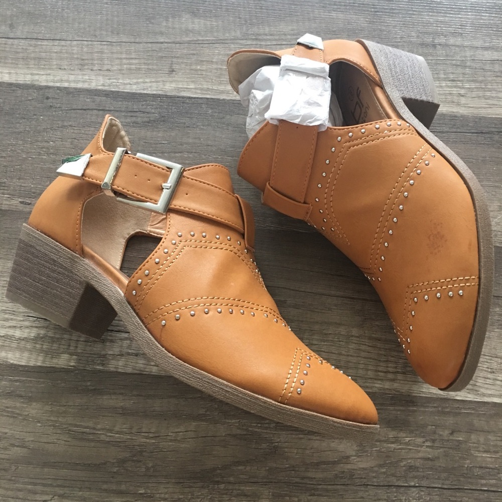 Gorgeous Camel Booties! Size 6 NEW 🧡